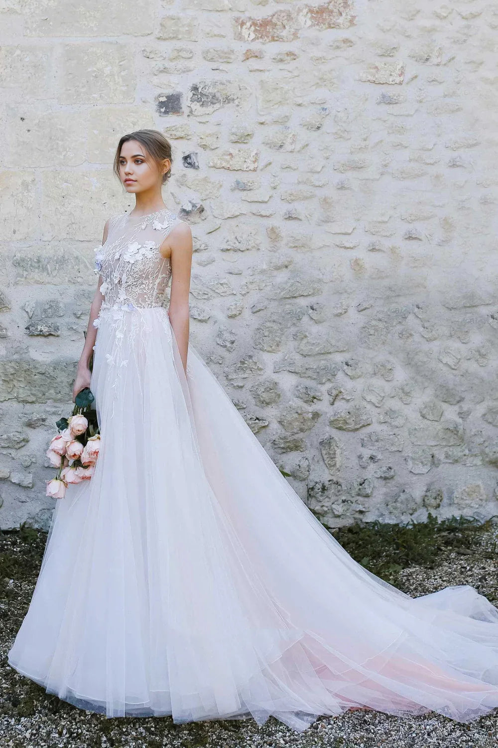 Vestido de novia plisado sin mangas con escote joya de tul en forma de A y apliques ilusión